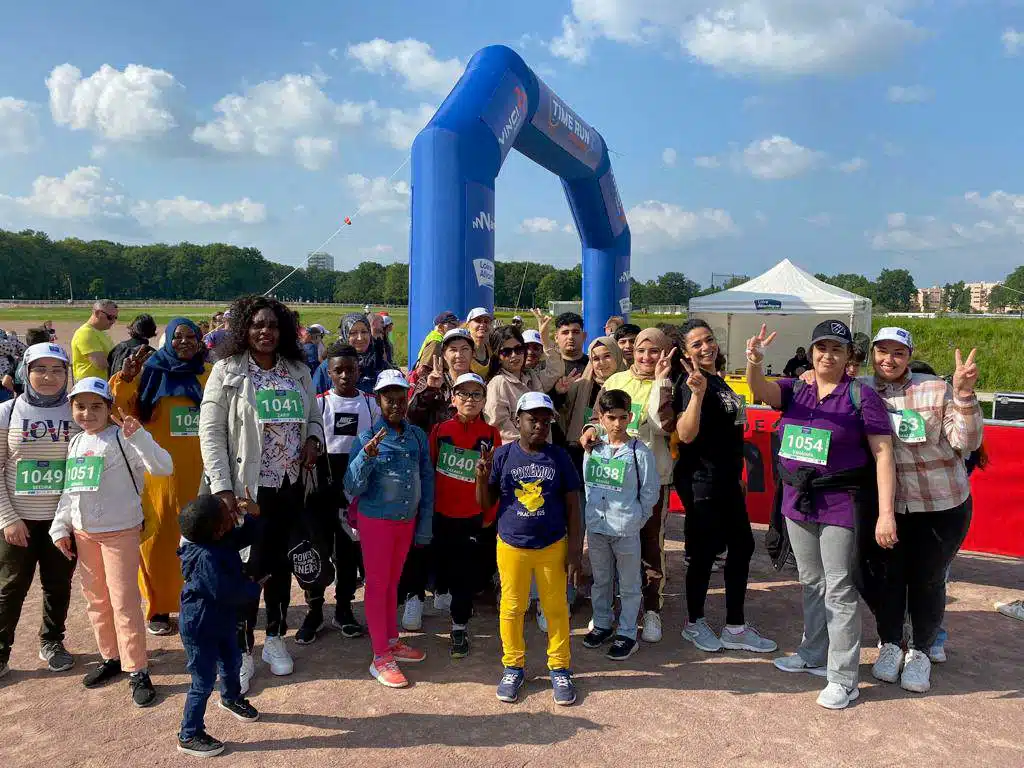 Familles et enfants accompagnés par AREA lors d'une course solidaire à Nantes